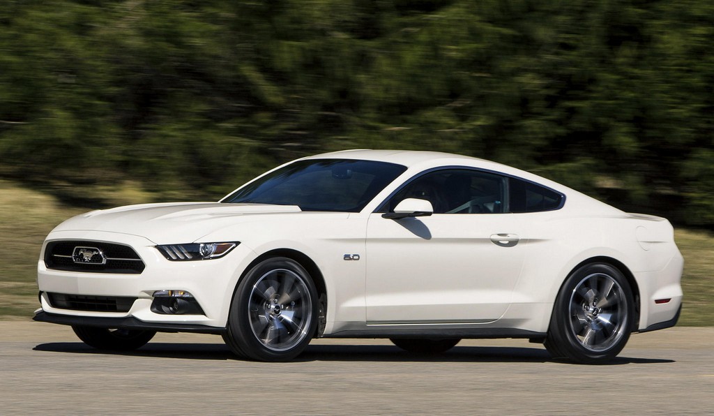 Ford Mustang 2015 набирает вес