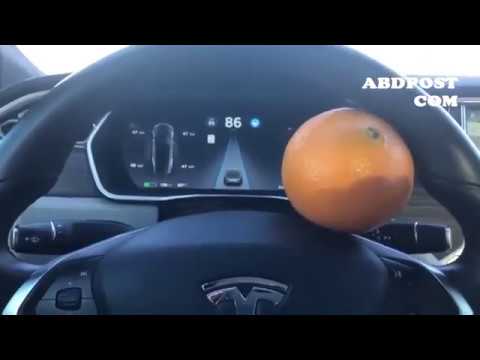 Автопилот Tesla можно обмануть с помощью... апельсина!