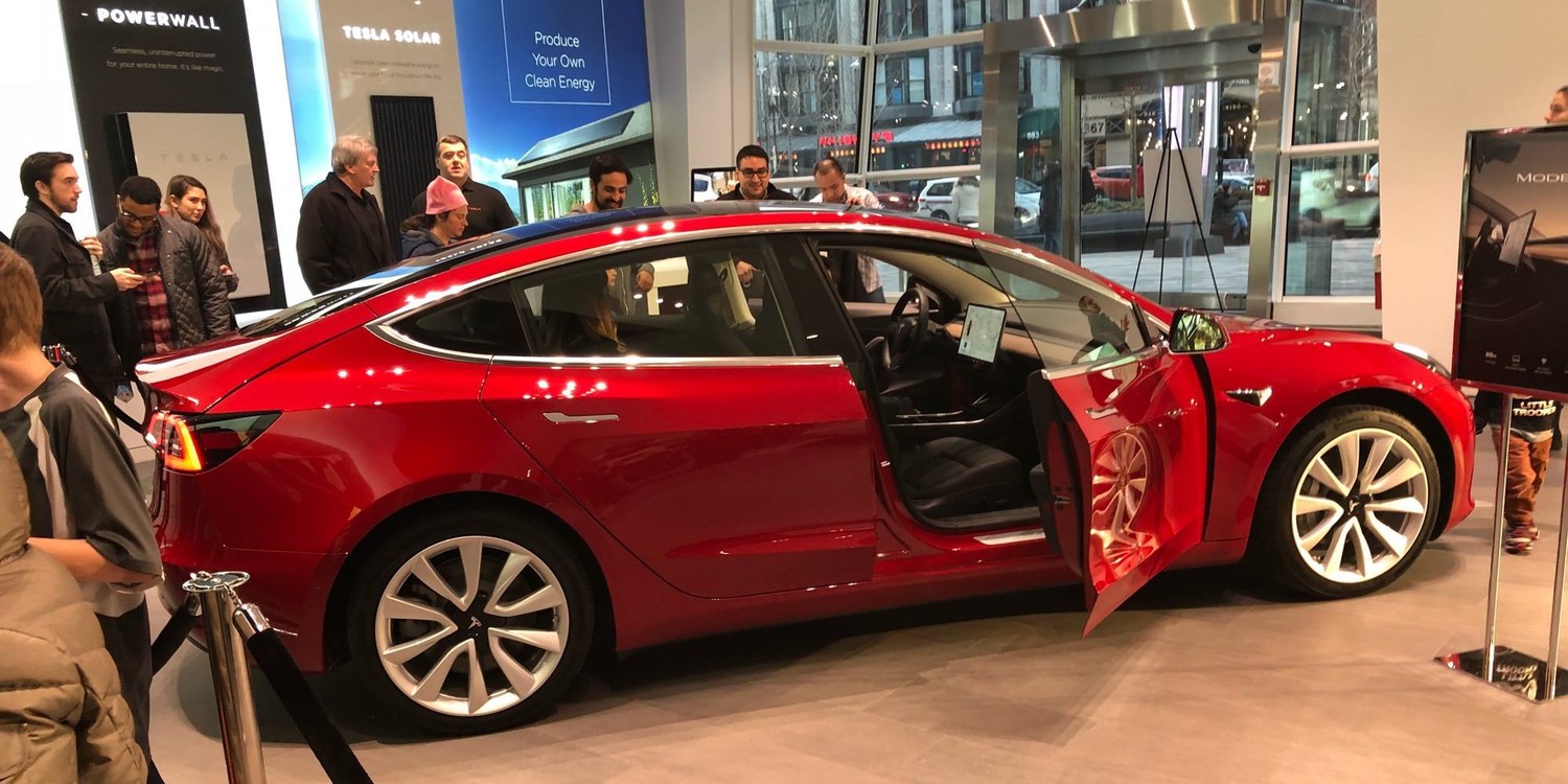 Tesla расширяет модельный парк автомобилей Model 3 еще до 5 магазинов