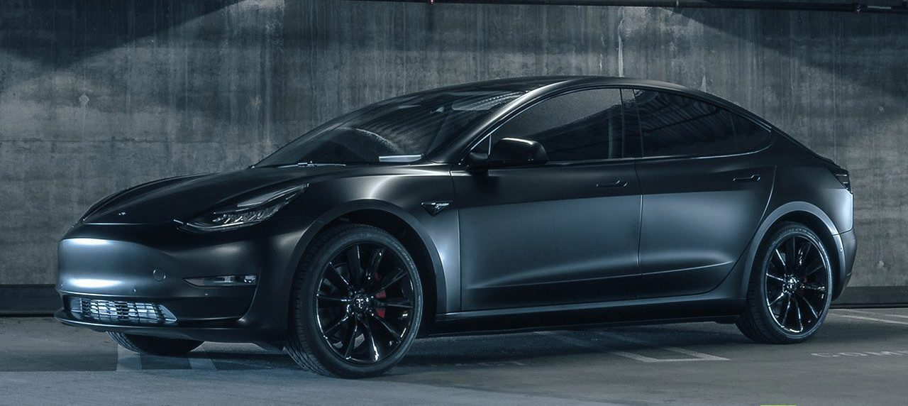 Tesla Model 3 в черном матовом цвете