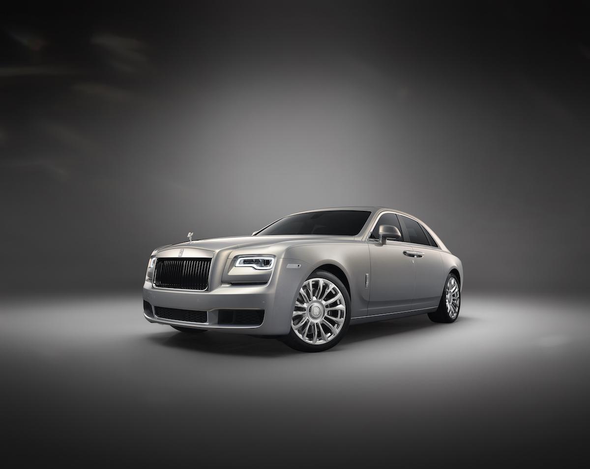 Rolls-Royce демонстрирует памятный Серебряный призрак - с фактическим серебром