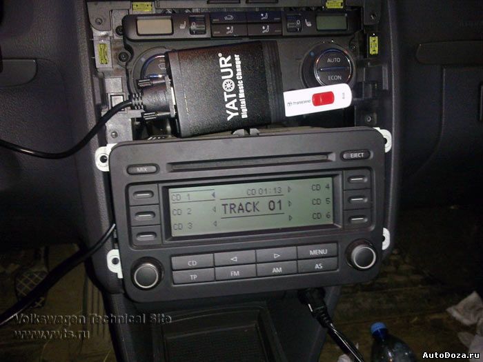 Установка MP3 адаптера YATOUR в VW Touran своими руками
